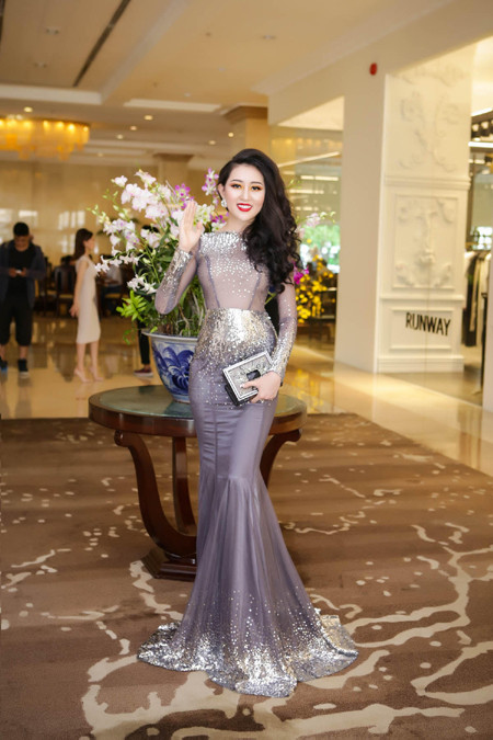 Hoa hậu Huỳnh Thúy Anh khoe nhan sắc "vạn người mê" ảnh 4