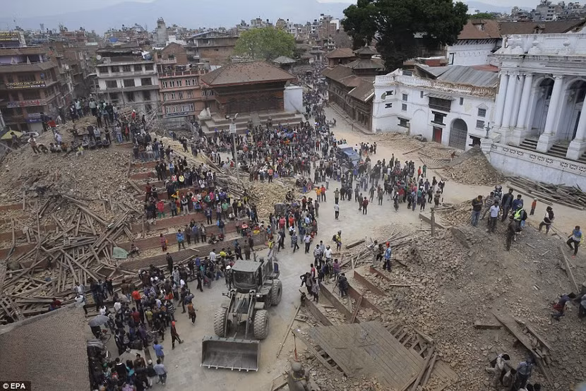 3.200 người chết, di sản thế giới bị động đất phá hủy hoang tàn ở Nepal ảnh 4