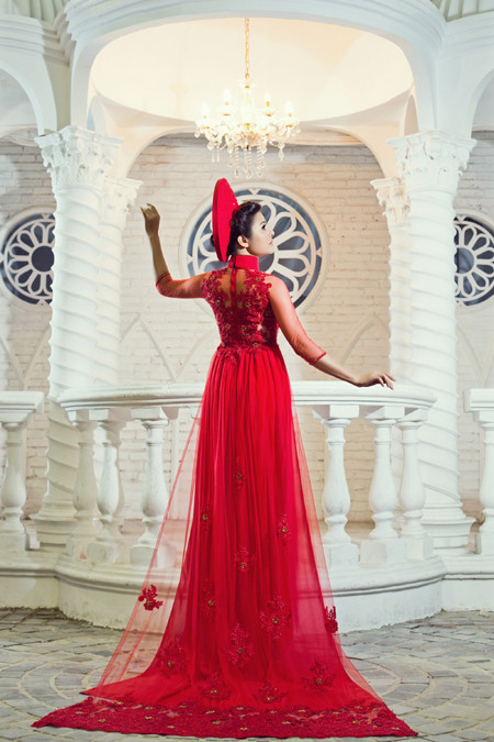 Vân Trang "gợi ý" những mẫu áo dài lộng lẫy chuẩn bị cho mùa cưới ảnh 8