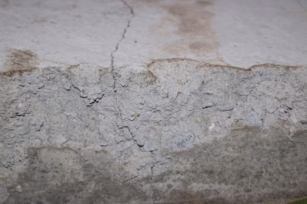 Đường vừa làm xong đã… nứt ảnh 2
