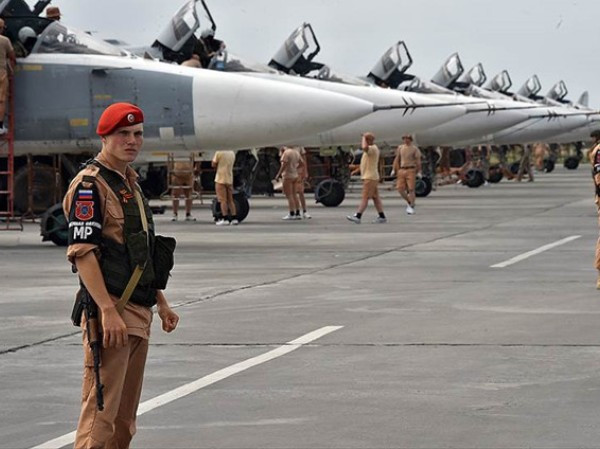 Nga đánh chặn vật thể chưa xác định bay trên căn cứ Hmeymim của Syria ảnh 1