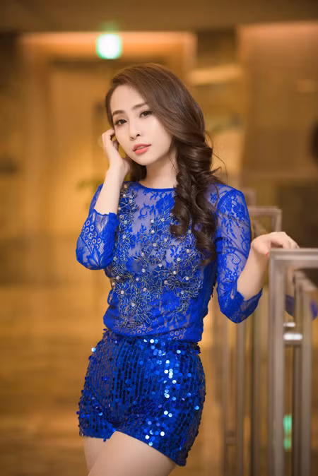 Bất chấp thời tiết lạnh, "Cá sấu chúa" Quỳnh Nga vẫn diện đồ sexy ảnh 5