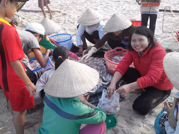 Từ chối học bổng tiến sĩ, về quê làm mắm ruốc ảnh 3
