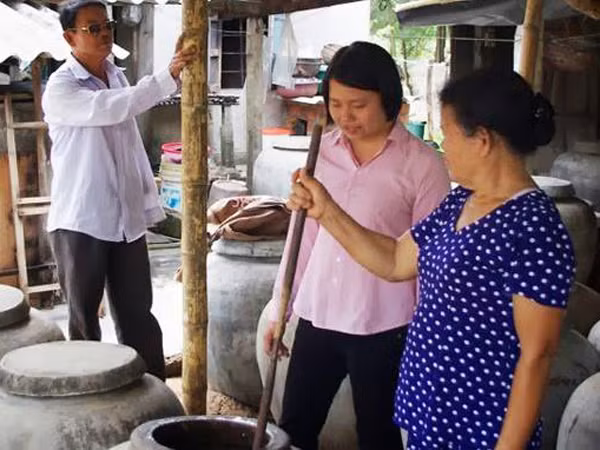 Từ chối học bổng tiến sĩ, về quê làm mắm ruốc ảnh 1