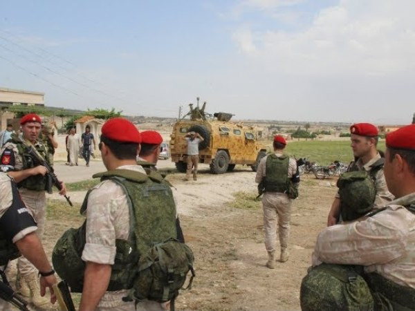 Syria: Người dân Hama vui mừng khi binh lính Nga xuất hiện ảnh 1 Syria: Người dân Hama vui mừng khi binh lính Nga xuất hiện ảnh 1