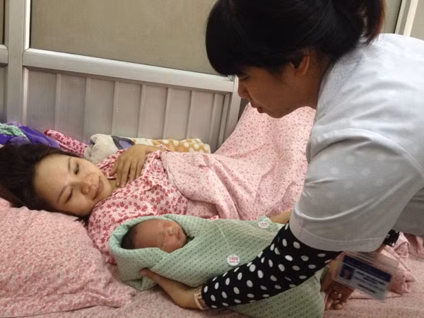 Hiện nay khó xảy ra trao nhầm hay đánh tráo con trong bệnh viện ảnh 1