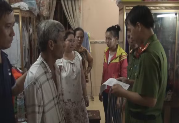 Bắt giữ cả gia đình cùng buôn số đề, thu giữ gần nửa tỉ đồng ảnh 1