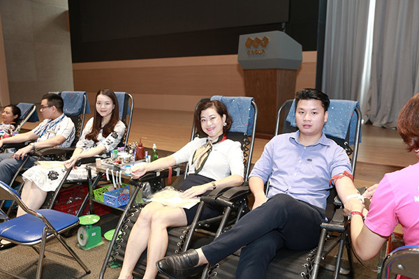 Tập đoàn FLC tổ chức hiến máu tình nguyện mừng sinh nhật 18 tuổi ảnh 4