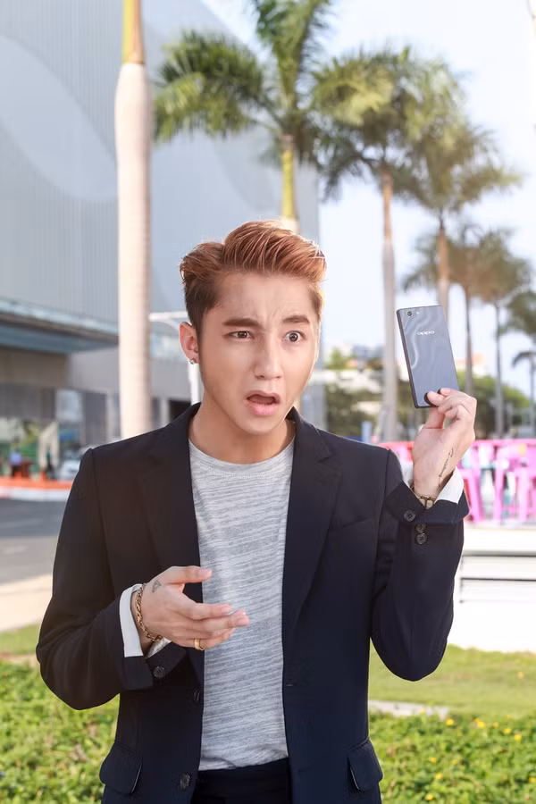 Sơn Tùng M-TP khoe “bạn gái mới” trong MV "Âm thầm bên em" ảnh 2