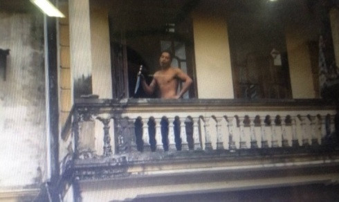 3 phút thương thuyết kẻ "ngáo đá" ảnh 2