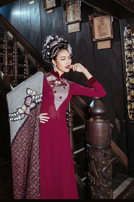 Lan Khuê đài các trong bộ sưu tập "Đào - Mai" của NTK Võ Việt Chung ảnh 5