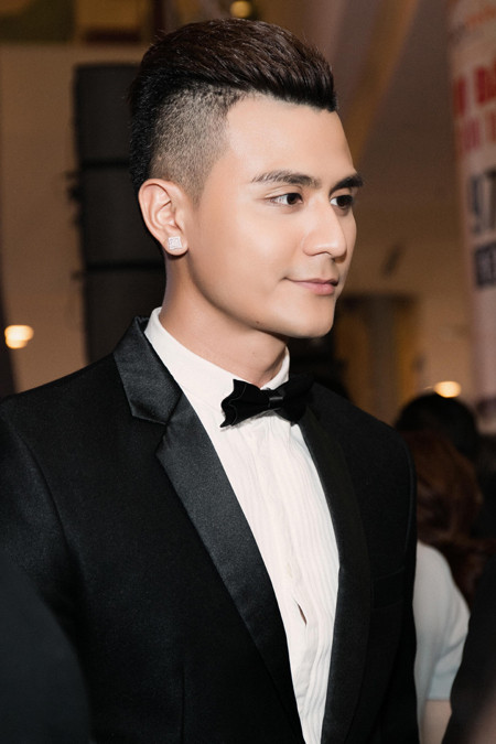 Hoàng Thuỳ Linh gợi cảm bên Vĩnh Thuỵ trong buổi ra mắt "Truy sát" ảnh 3