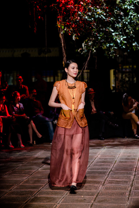 Dàn mẫu trẻ Venus miền Bắc tỏa sáng với trang phục cổ truyền ảnh 1