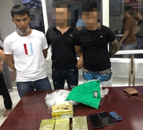 Đối tượng buôn ma túy liều lĩnh lùi xe đâm ôtô Cảnh sát trên cao tốc ảnh 1