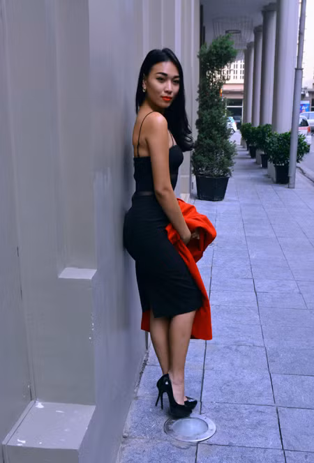 Siêu mẫu Diệu Huyền “thả dáng” trên phố phường Hà Nội ảnh 5