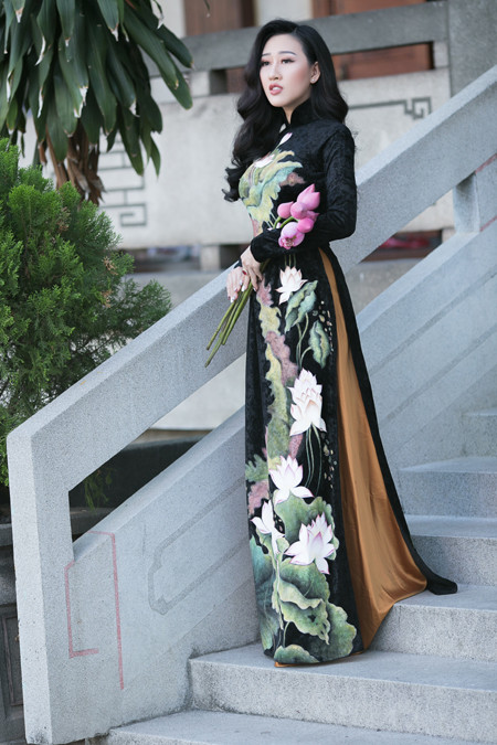 Hoa hậu Huỳnh Thuý Anh nền nã áo dài đón xuân ảnh 2