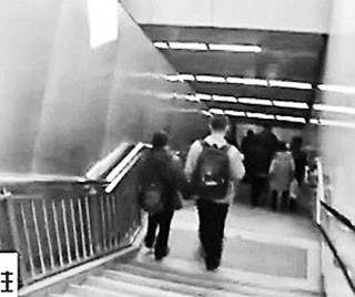 Kiếm bộn tiền nhờ giả tàn tật ảnh 1