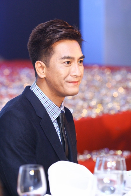 Mã Quốc Minh "đòi" được bắt tay từng khán giả, Sầm Lệ Hương thân thiện ảnh 4