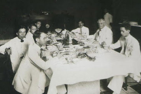 Tiêu chuẩn chọn chồng một thời của các cô gái Hàng Ngang, Hàng Đào ảnh 1