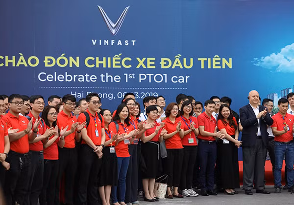 VinFast hoàn thành sản xuất thử nghiệm chiếc xe Lux SUV đầu tiên ảnh 9