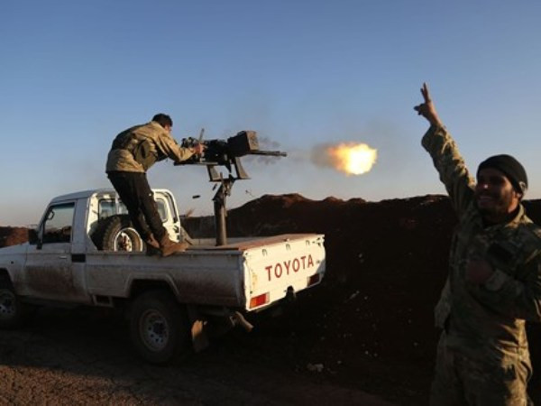 Phiến quân phóng tên lửa phá hủy căn cứ của quân đội Syria ở Hama ảnh 1 Phiến quân phóng tên lửa phá hủy căn cứ của quân đội Syria ở Hama ảnh 1