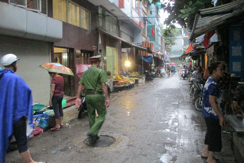 Triệt "mầm độc", giữ bình yên từng địa bàn dân cư ảnh 1