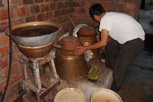 Cấm bán rượu cho người dưới 18 tuổi có khả thi? ảnh 1