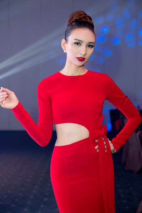 Diện đầm gợi cảm, Hoa hậu Ngọc Diễm khoe vòng eo và đường cong quyến rũ ảnh 4