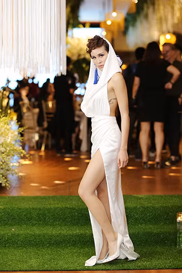 Phương Mai hở táo bạo, khoe trọn hình xăm ở lưng ảnh 12