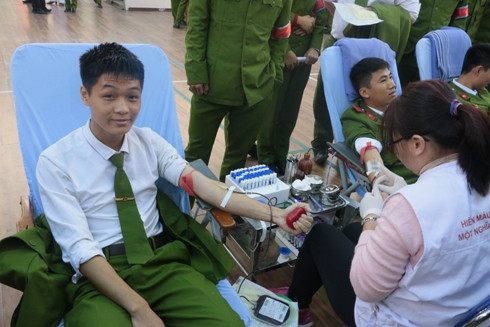 Hơn 700 cán bộ, học viên Học viện CSND tham gia hiến máu ảnh 3