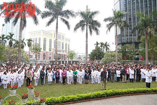 Hơn 700 cán bộ, y bác sĩ tình nguyện hiến máu ảnh 1