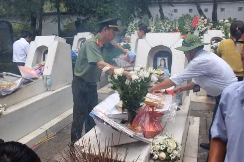 Phòng tham mưu CATP Hà Nội tri ân các anh hùng liệt sỹ ảnh 8