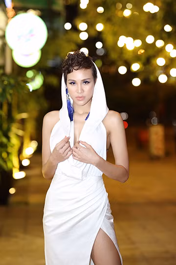 Phương Mai hở táo bạo, khoe trọn hình xăm ở lưng ảnh 13