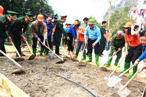 Tưng bừng ngày hội "Tháng ba biên giới" ảnh 1