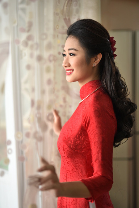 Ngất ngây trước vẻ kiều diễm của Hoa hậu Thu Ngân trong lễ ăn hỏi ảnh 4