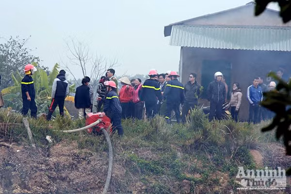 Xưởng sản xuất khung tranh bị "bà hỏa" thiêu rụi ảnh 4