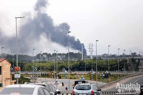 Xưởng sản xuất khung tranh bị "bà hỏa" thiêu rụi ảnh 2