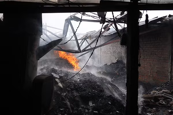 Xưởng sản xuất khung tranh bị "bà hỏa" thiêu rụi ảnh 3