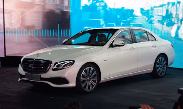Mercedes-Benz E-Class 2017 chính thức trình làng đầy rực rỡ ảnh 1