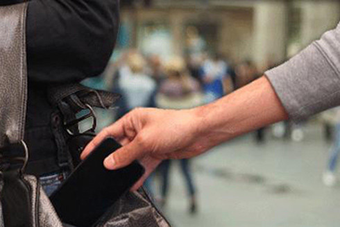 Say rượu vẫn trộm cắp điện thoại iPhone ảnh 1