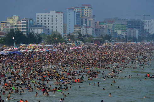 Không có kế hoạch dài hơi, nhiều điểm du lịch "vỡ trận" vì quá tải ảnh 1