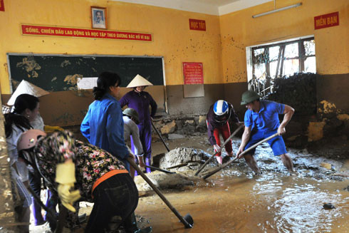 Tổng lực tìm kiếm người mất tích sau lũ quét kinh hoàng ở Yên Bái, Sơn La ảnh 2