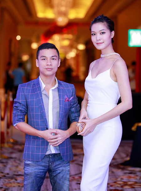 Hoa hậu Thuỳ Dung khoe lưng trần gợi cảm trên thảm đỏ ảnh 7