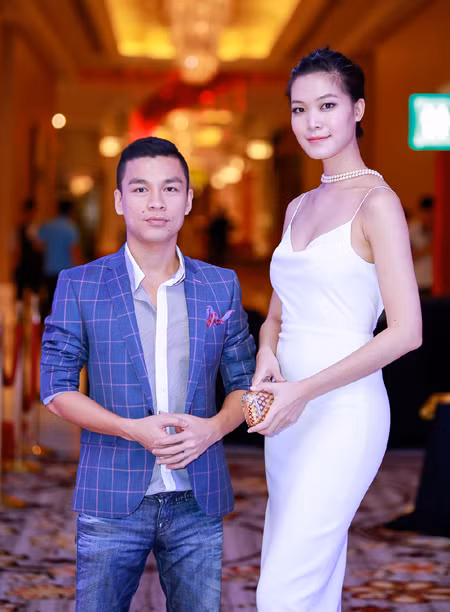 Hoa hậu Thuỳ Dung khoe lưng trần gợi cảm trên thảm đỏ ảnh 7