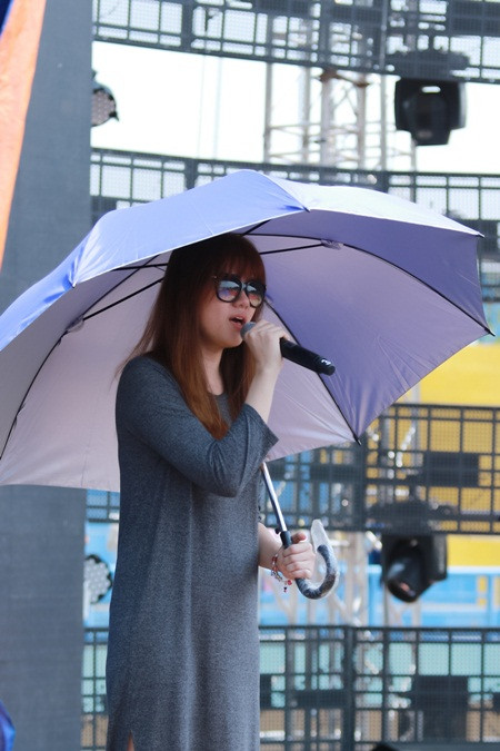 Sợ trễ giờ chạy chương trình, Isaac mang cả hành lý theo để tập luyện ảnh 7