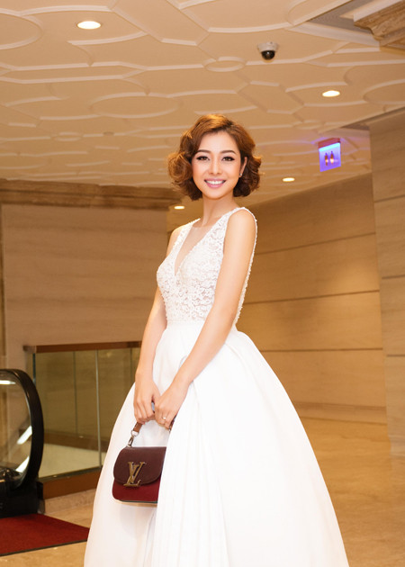 Hoa hậu Jennifer Phạm khoe vòng 1 căng đầy và eo thon khó cưỡng ảnh 2 Hoa hậu Jennifer Phạm khoe vòng 1 căng đầy và eo thon khó cưỡng ảnh 2