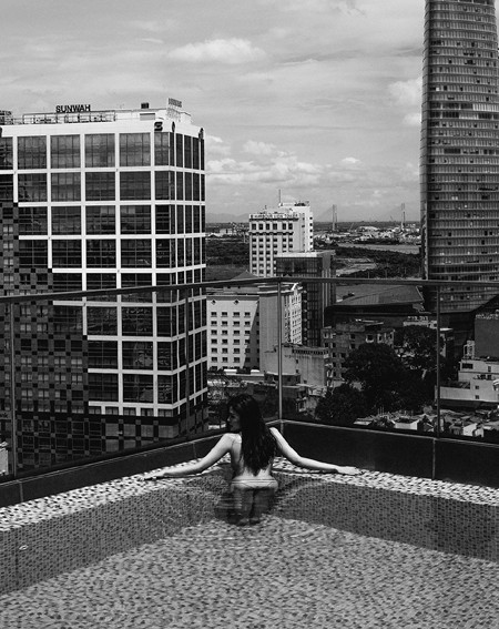 Hoa hậu Đông Nam Á Phan Hoàng Thu bất ngờ tung ảnh bán nude nóng bỏng ảnh 4