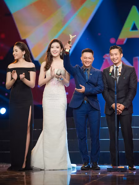 Huyền My nổi bật bên dàn sao tại VTV Awards ảnh 5