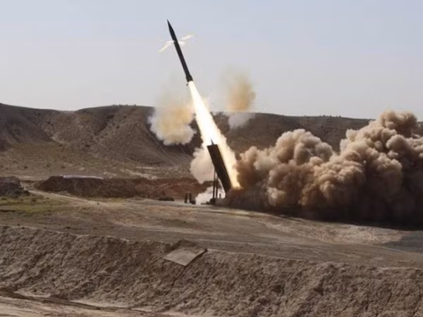 Phiến quân bắn tên lửa về phía ngôi làng của Tổng thống Syria ở Latatkia ảnh 1