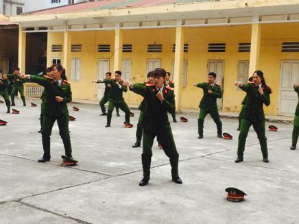 Tiểu đoàn Cảnh sát cơ động đặc nhiệm rèn điều lệnh, võ thuật ảnh 2